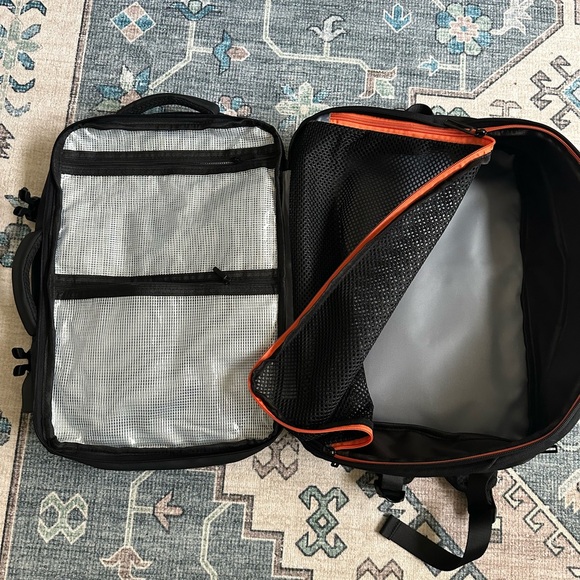 Expandable compression backpack - Picture 5 of 9